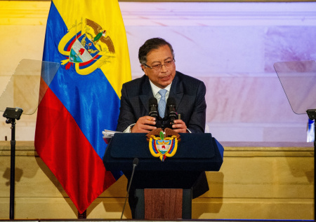 Президент Колумбии заявил, что США бомбят Каракас