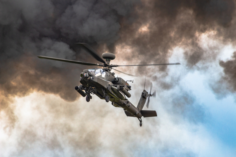 Военный вертолет AH-64 Apache