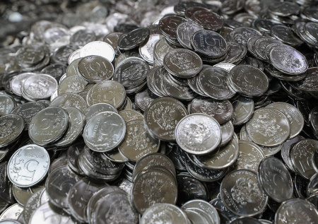 Россияне сдали почти 500 тонн мелочи за год