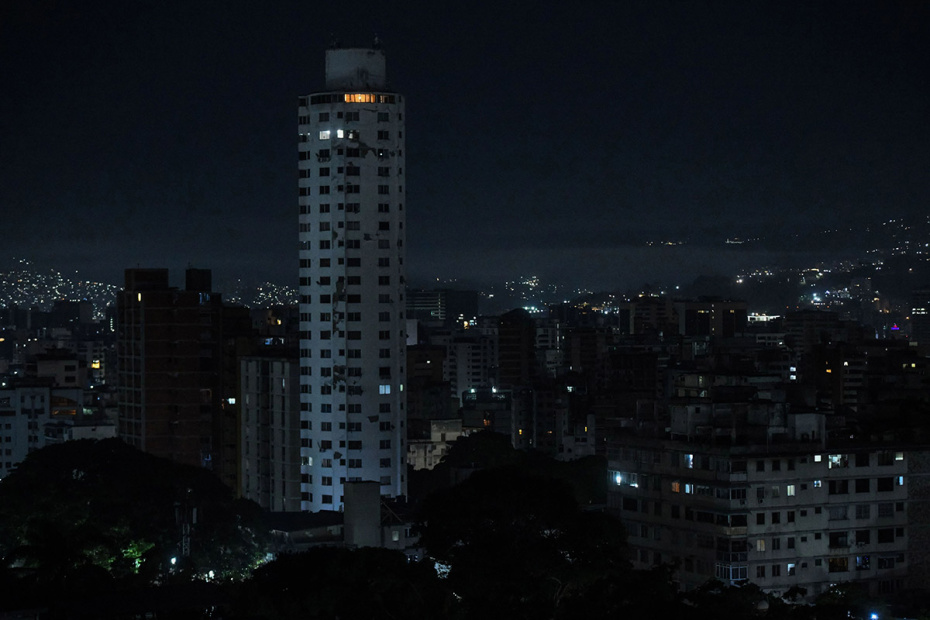 Серия мощных взрывов прогремела в столице Венесуэлы Каракасе ночью 3 января