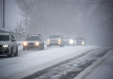 Снежный плен. Транспортный коллапс и смерти на дорогах России: что известно