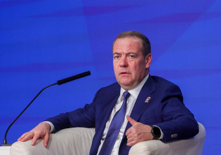 Медведев допустил реализацию венесуэльского сценария США на Украине