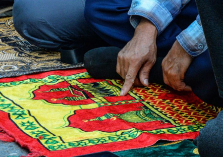 «Не надо суетиться»: глава СПЧ обратился к муфтиям насчет намазов в метро