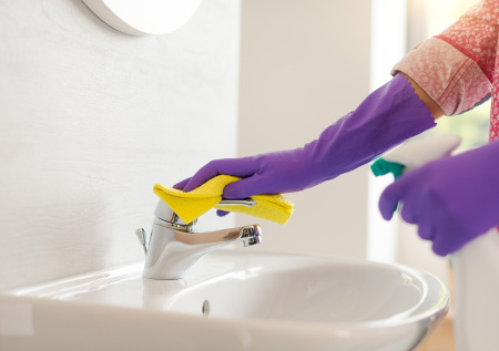 Клининговые компании повысили цены до 30 тыс. рублей за «однушку»