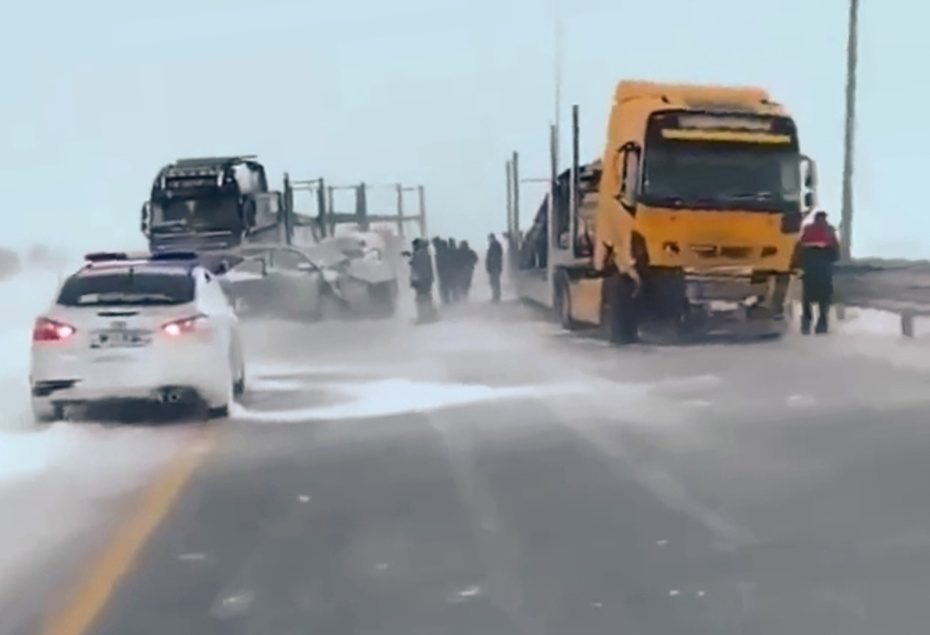 Место массовой аварии в Татарстане. Инцидент произошел на платном участке трассы Казань — Альметьевск, на 27-м километре отрезка Шали — Бавлы, в Чистопольском районе