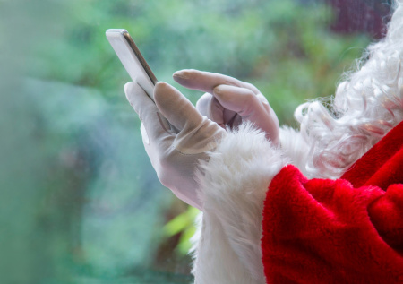 Россиян предупредили о мошеннических схемах с «Тайным Сантой»
