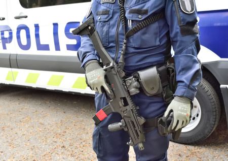 Россиянам с задержанного в Финляндии судна запретили выезд из страны