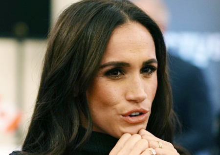 «Ни капли совести»: Меган Маркл оскандалилась из-за книжной закладки и меда