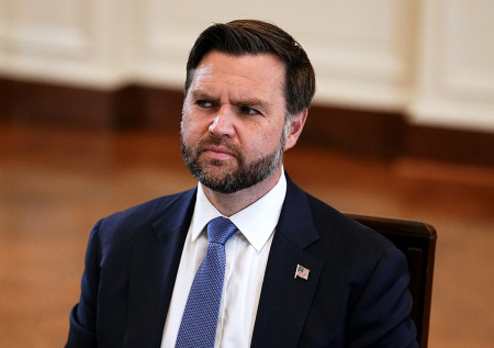 Злоумышленники разбили окна в доме вице-президента США