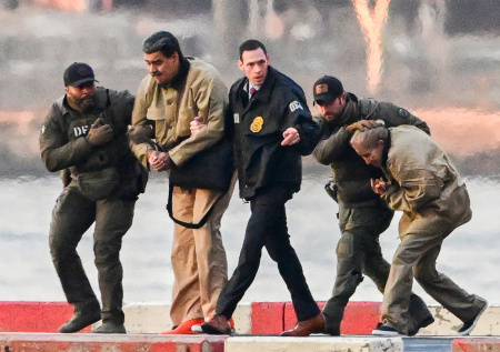 Ватикан пытался спасти Мадуро от ареста