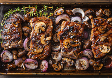 Шашлык без мангала: как запечь свинину в духовке, чтобы она была сочнее, чем на углях, и таяла во рту