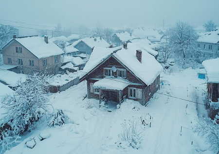 Жильцы трех домов на Кубани остались без крова из-за снега