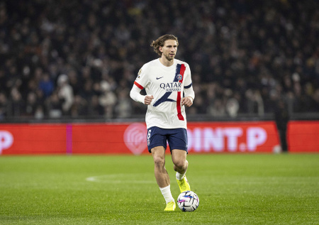 Украинец Забарный стал худшим игроком ПСЖ в матче с «Парижем»