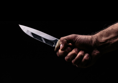 В дом Игоря Синяка ворвались грабители и приставили ему нож к горлу