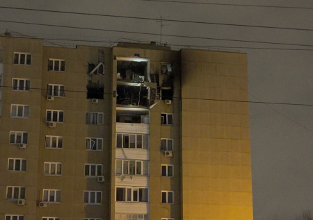 Появились первые кадры с места падения дрона ВСУ в Твери