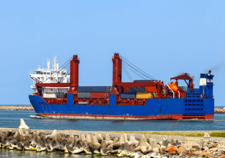 Военэксперт ответил, как России обезопасить свои торговые суда