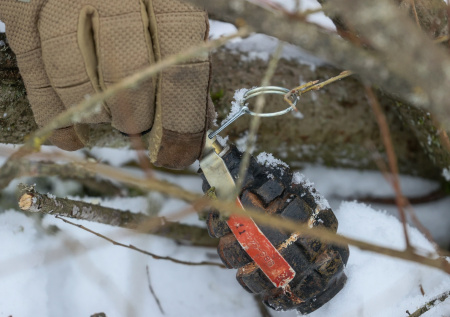 На московской набережной нашли пакет с пятью гранатами