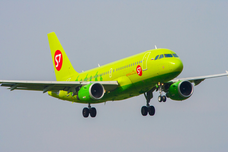 Самолет авиакомпании S7 Airlines
