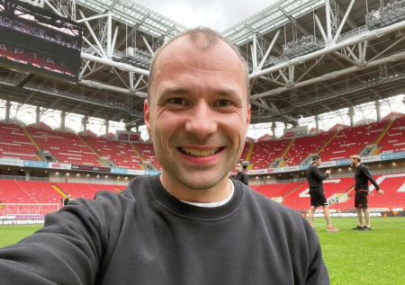 «Букины», рождение сына, небольшая зарплата: как живет актер Александр Якин