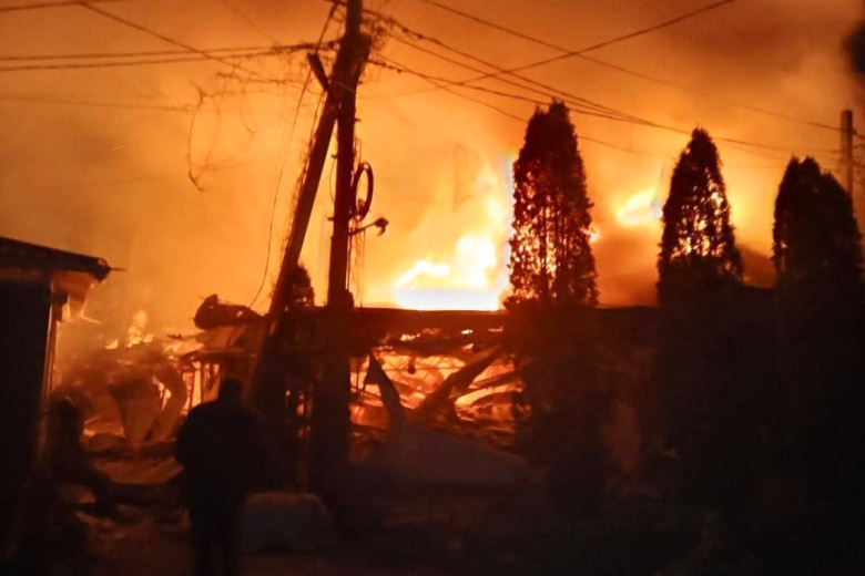 Последствия атаки БПЛА ВСУ на кафе в поселке Хорлы в Херсонской области