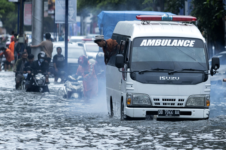 Машина скорой помощи в Индонезии