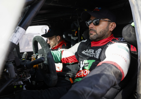 Именитый гонщик сошел с дистанции на четвертом этапе «Дакара»