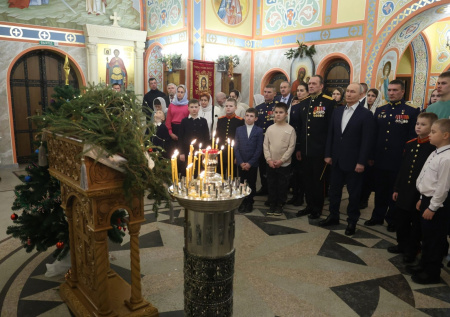Во время рождественской службы Путин совершил трогательный жест