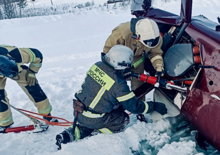 Появились кадры с места крушения вертолета в Пермском крае