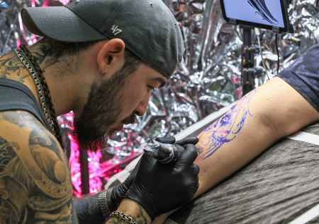 Врач предупредил о страшных последствиях татуировок