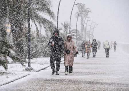 На популярном курорте ждут шторм и сильные волны