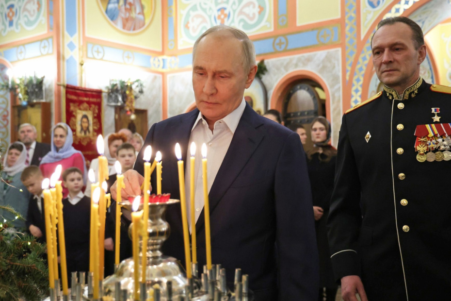 Владимир Путин на рождественском богослужении в храме Великомученика Георгия Победоносца в Подмосковье