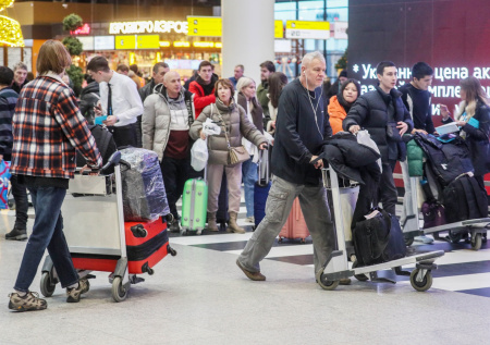 Названо количество стран, куда россияне могут поехать без визы