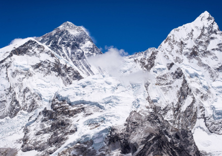 Российский альпинист покорил семь высочайших вершин мира в 2026 году