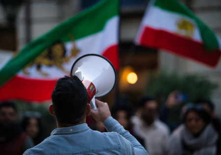 Протестующие в Иране взяли власть в свои руки сразу в двух городах