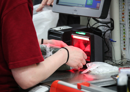 В Минпромторге рассказали о блокировке опасных товаров на кассах