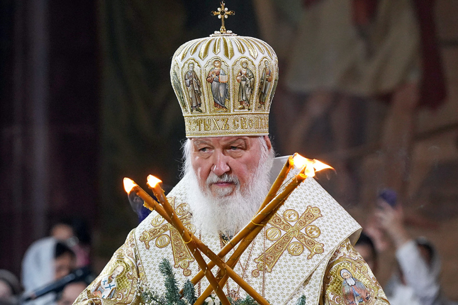 Патриарх Московский и всея Руси Кирилл во время ночного рождественского богослужения в храме Христа Спасителя в Москве