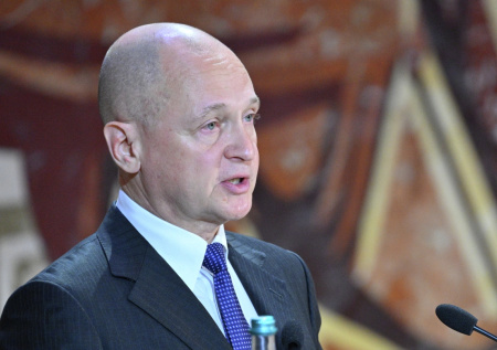 Замглавы администрации Путина наградил спасших тысячи жизни бойцов