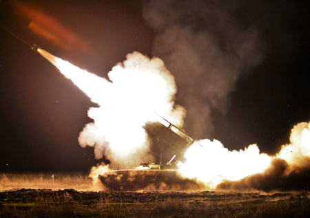 Опубликованы кадры массированного удара «Солнцепеков» по ВСУ в зоне СВО