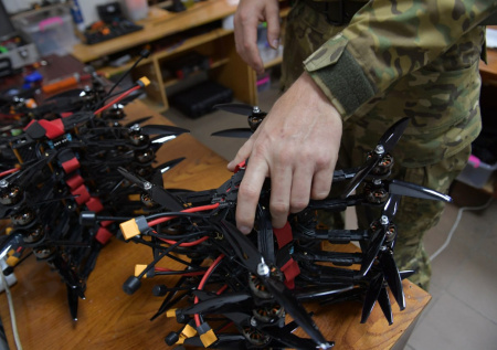 Наживавшийся на госконтрактах экс-менеджер собирал дроны без «паспортов»