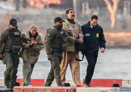 В Сети появился взрывной экшн-боевик с захватом Мадуро и его жены