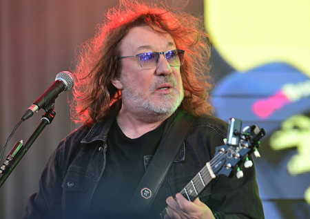 SHOT: Владимиру Кузьмину стало плохо после концерта