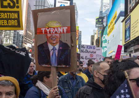 Раскрыто, станут ли протесты в США концом политической карьеры Трампа