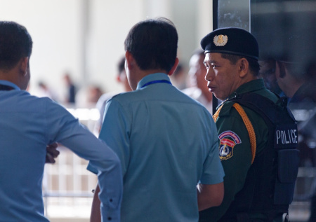 Камбоджа экстрадировала в Китай подозреваемого в онлайн-мошенничестве