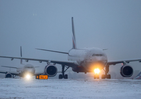 В московских аэропортах отменили десятки рейсов из-за одной причины