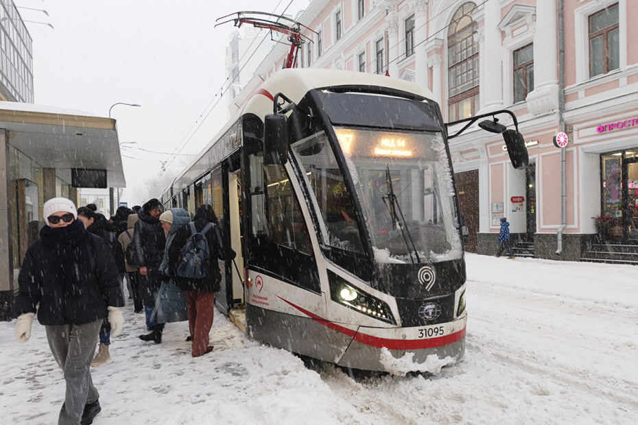 Снегопад на улицах Москвы