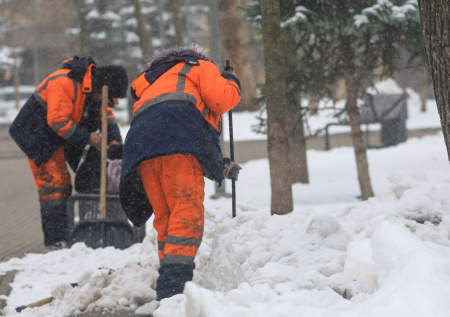 Цены на уборку снега во дворах выросли в несколько раз