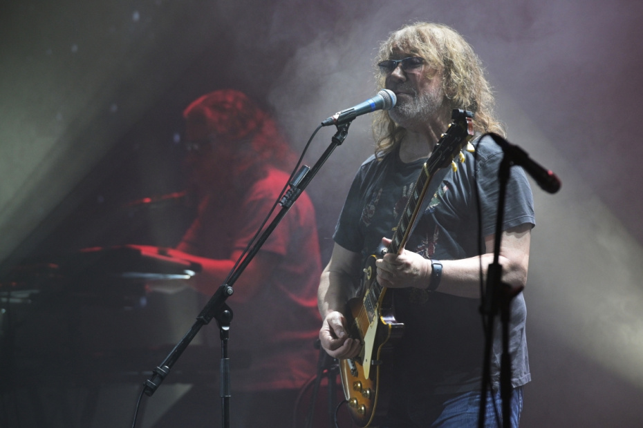 Певец Владимир Кузьмин выступает на праздничном концерте ‭«‭Эй, красотка! Лучшие песни и все хиты» в концертном зале ‭«Мир» на Цветном бульваре в Москве. 2023 год