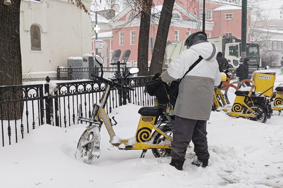 Снегопад на улицах Москвы