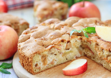 Яблочный пирог за пять минут: чудо‑выпечка без лишних хлопот и сложной техники