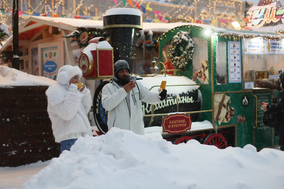 Снегопад на улицах Москвы